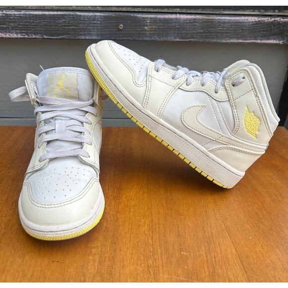 Nike Air Jordan 1 Mid GS White Yellow Youth Size 3.5Y FD8780-181 - Picture 6 of 10